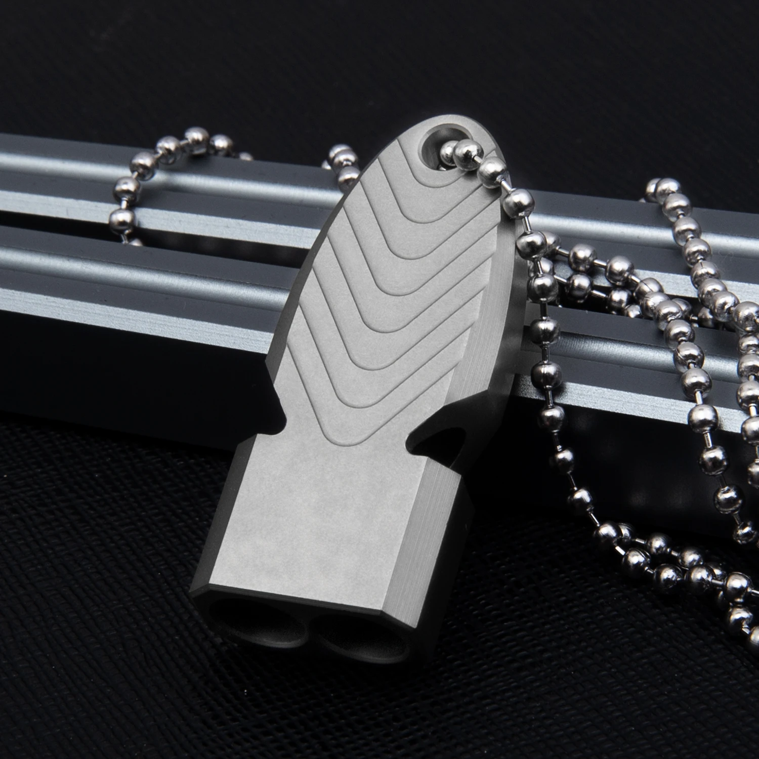 Titanium Legering Levensreddend Fluitje Camping Sport Training Fluit Fluit Outdoor Edc Tool