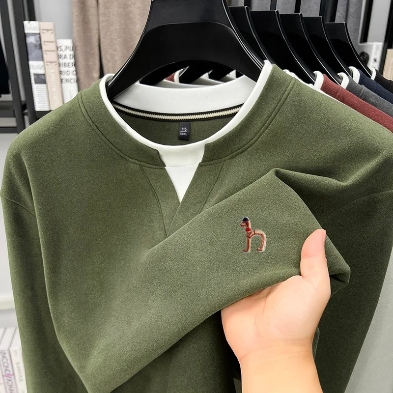 Hochwertiges Herren-Langarm-T-Shirt mit Rundhalsausschnitt, Zweiteiler-Optik, Farbblockierung, Besticktes T-Shirt, Modischer Trend in Herrenbekleidung – Detail 15