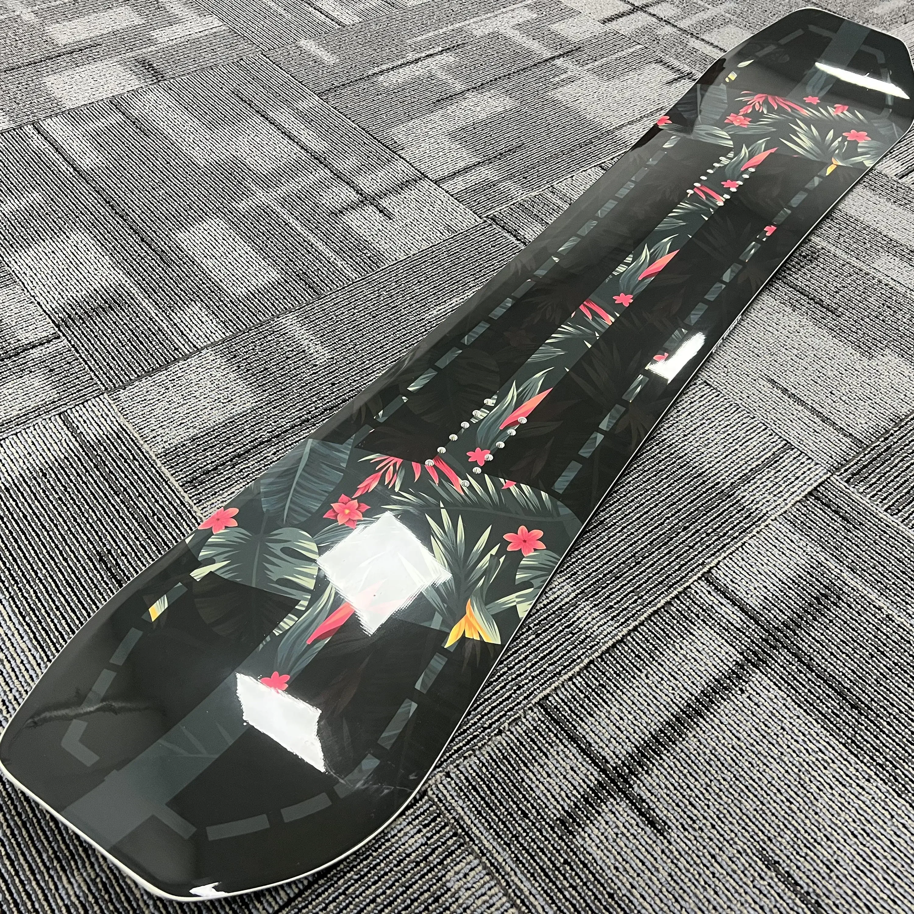 153 Freestyle Carton Strip Smooth Flow Park Snowboards