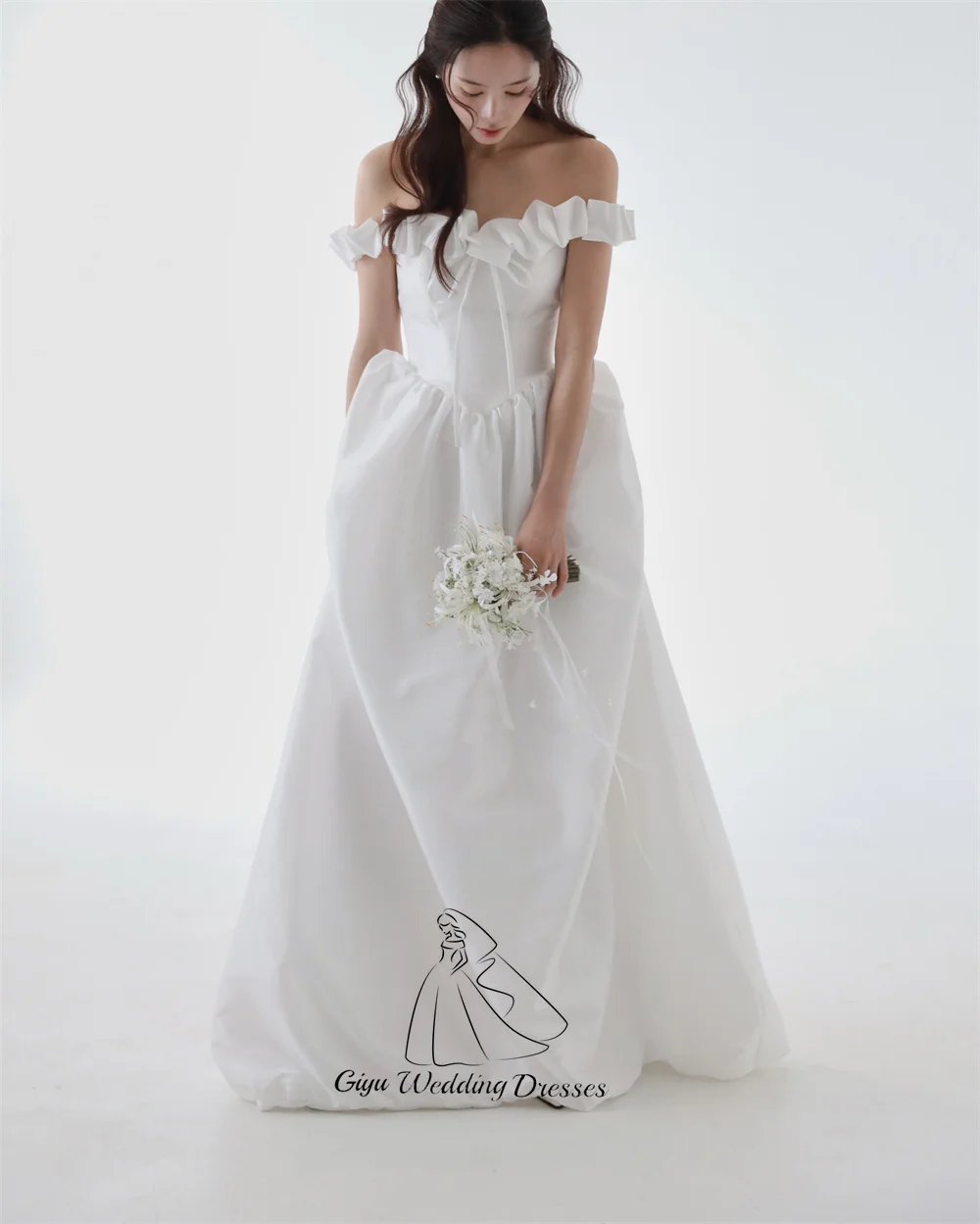 Giyu Princess Detachable Off the Shoulder Korea Wedding Dress Satin Outdoor Snapshot Customized Back Tie Pretty Bride Dress ﻿