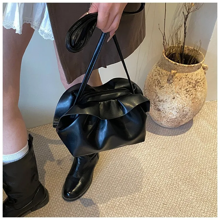 

Personalized Pleated Cloud Bag Women's Large-capacity Soft Leather Designer Textured Shoulder Bag Fashion Simple Commuter Bag
