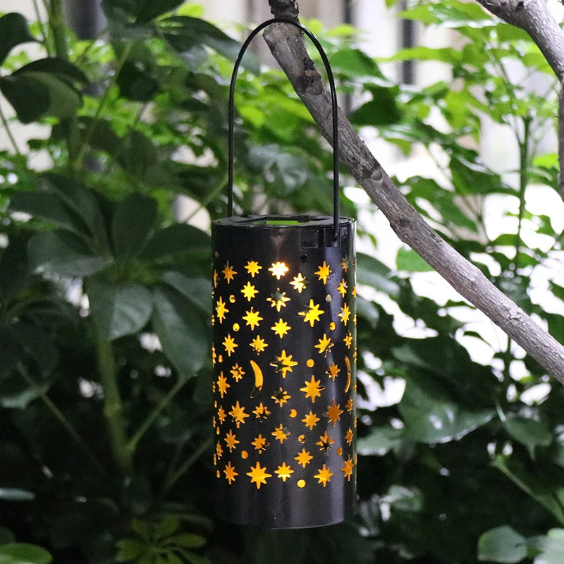 Lampe de Projection Solaire Creuse en Fer Forgé, Lustre d'Extérieur en Forme d'Étoile et de Lune, Adapté au Jardin, à la Pelouse et au Sentier