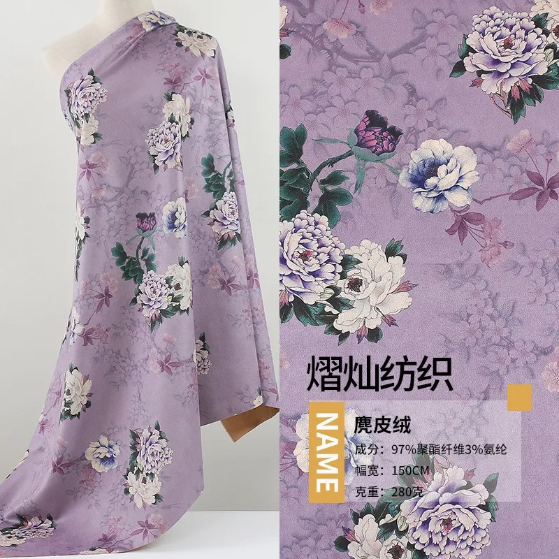 Leder- und Samtbedruckter Stoff für ältere Menschen mittleren Alters, handumwickeltes Cheongsam