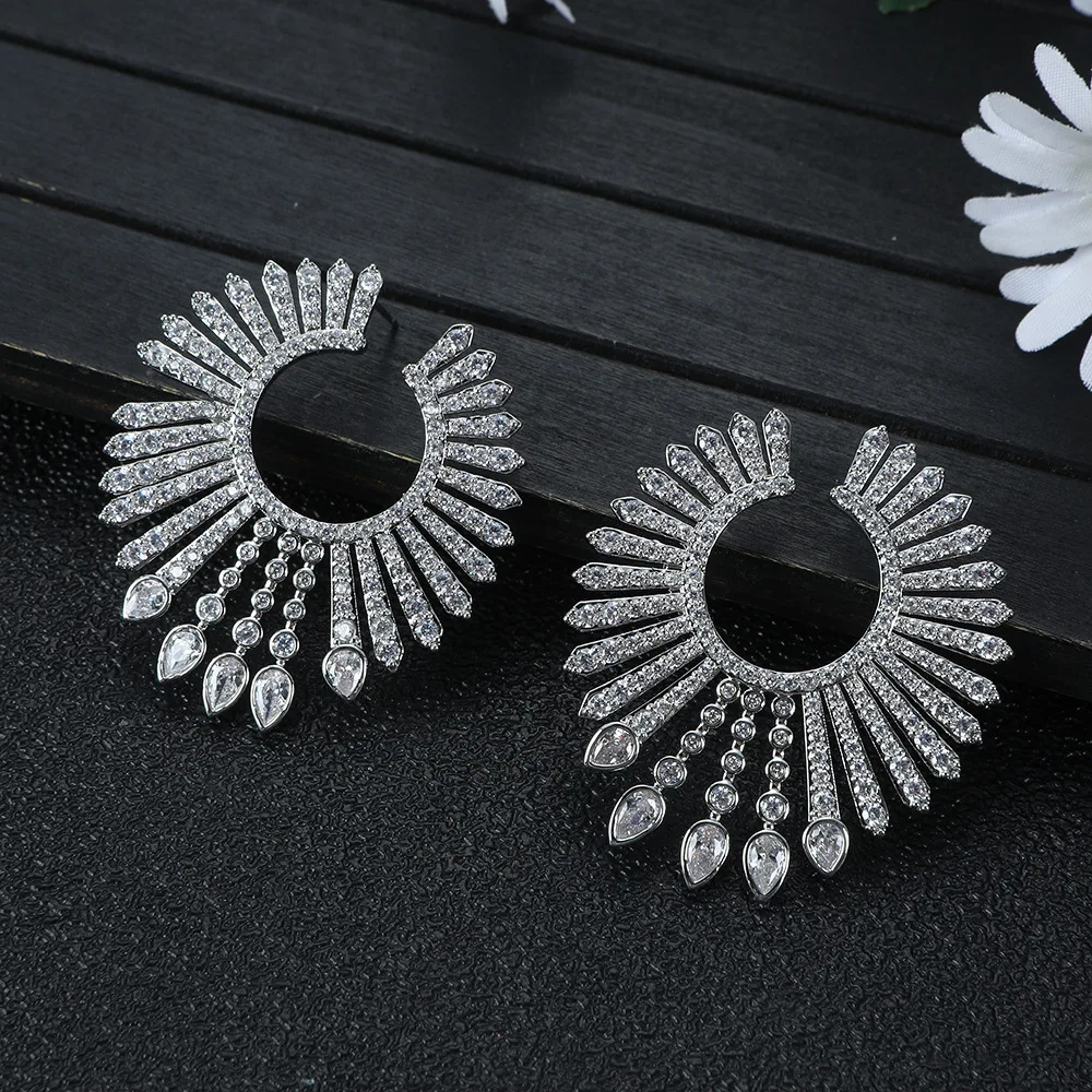 

HIBRIDE New Exquisite C Stud Earrings Women Dress Light Luxury Jewelry for Dubai Festive Daily Wedding Party Gift E297