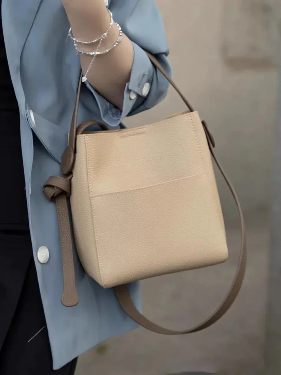 

Fashionable Genuine Leather Bucket Bag Women's Shoulder Handbag Soft Neutral Minimalist Style Single Zipper Internal Structure