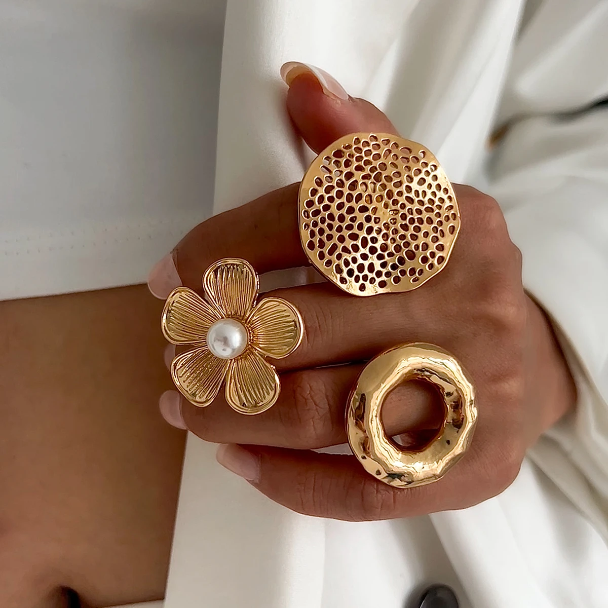 IngeSight.Z Elegant Imitation Pearl Leaf and Flower Ring Women\'s Vintage Irregular Gold Color Circle Metal Finger Ring Jewelry