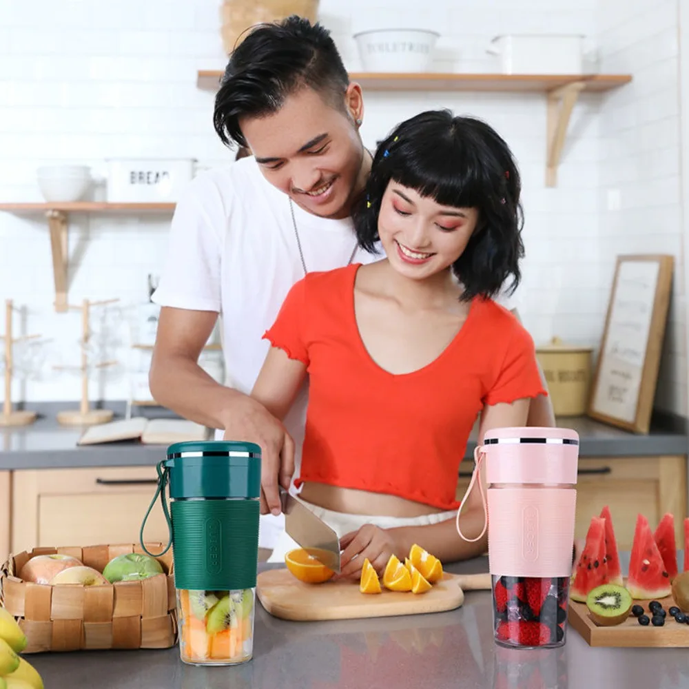 

Portable Wireless Electric Juicer Cup Rechargeable with Silicone Cup Cover Fruit Juice Maker Mini Smoothie Blender Office