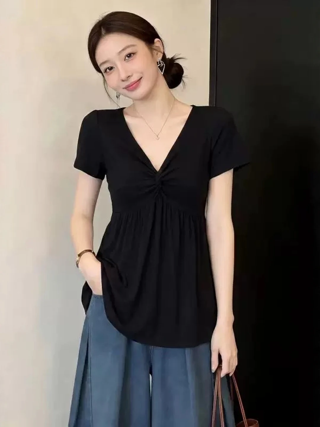 Loose Fit V-Neck Knot Waist Short Sleeve T-Shirt Women Summer 2026 New Design Sensation Slimming Korean Style Top
