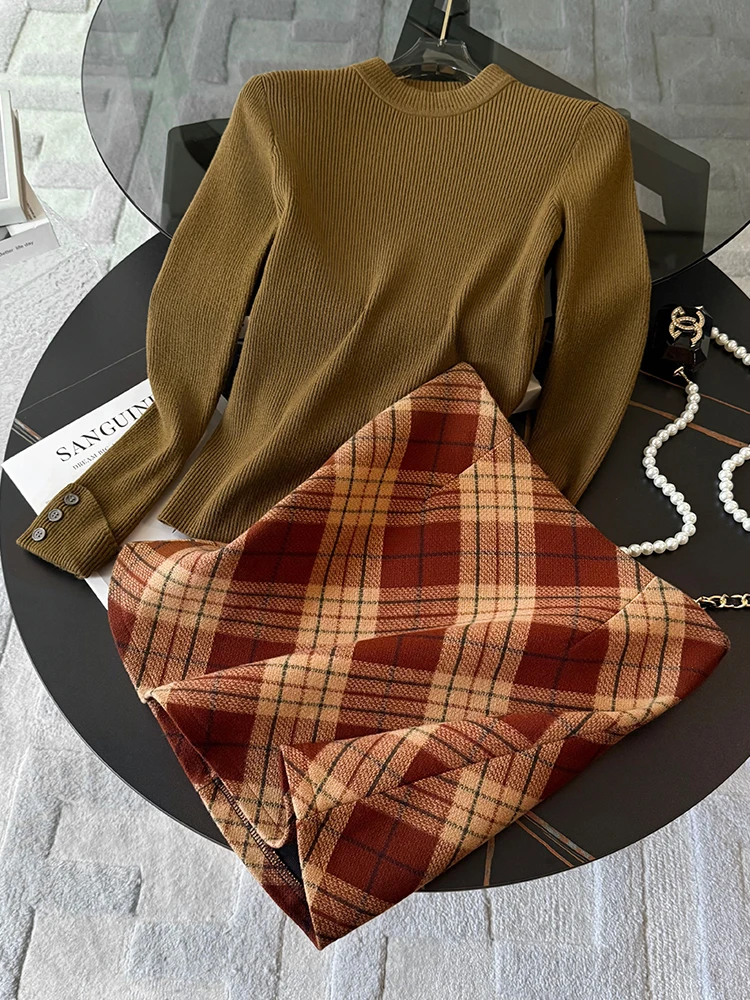 

Korean Style Fashionable Long Sleeve T-Shirt And Plaid Skirt Slimming Two-Piece Set for Women Elegant Winter Outfit