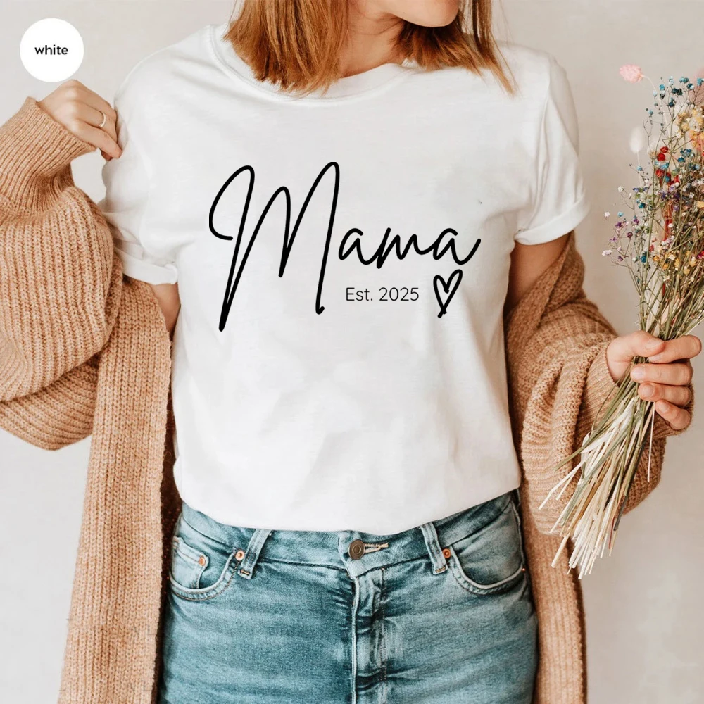 Women Mama Est 2025 T-Shirt Promoted To Mom Shirt New Mama Shirts Vintage Women Pregnancy Announcement Tee Mother's Day Gift