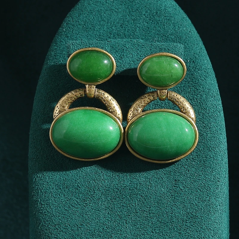 

Retro Antique Jewelry Gold Color Green Natural Stone Egg Oval Stud Earrings Vintage for Woman Accessories New Arrival Luxury