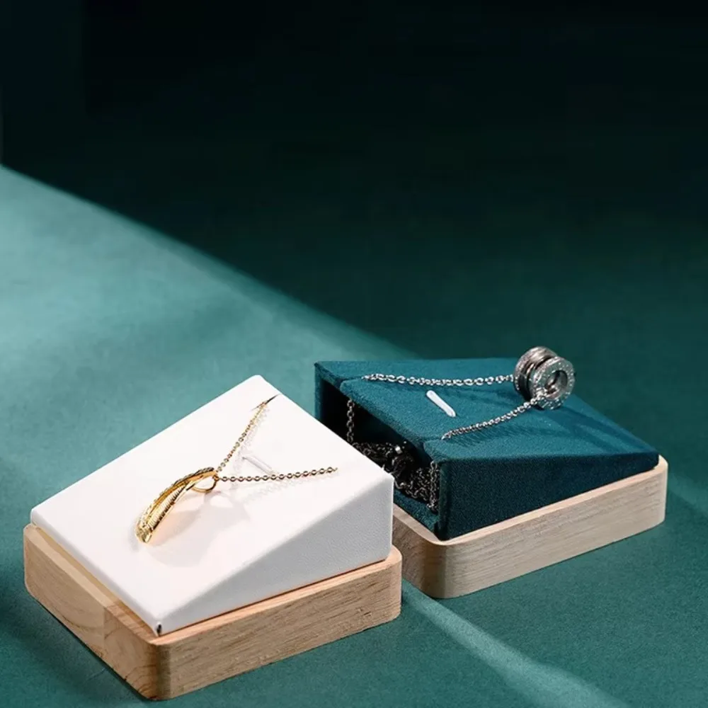 جديد قلادة خشبية عرض موقف بو المخملية المنحدر صواني صندوق الزفاف المنظم النساء