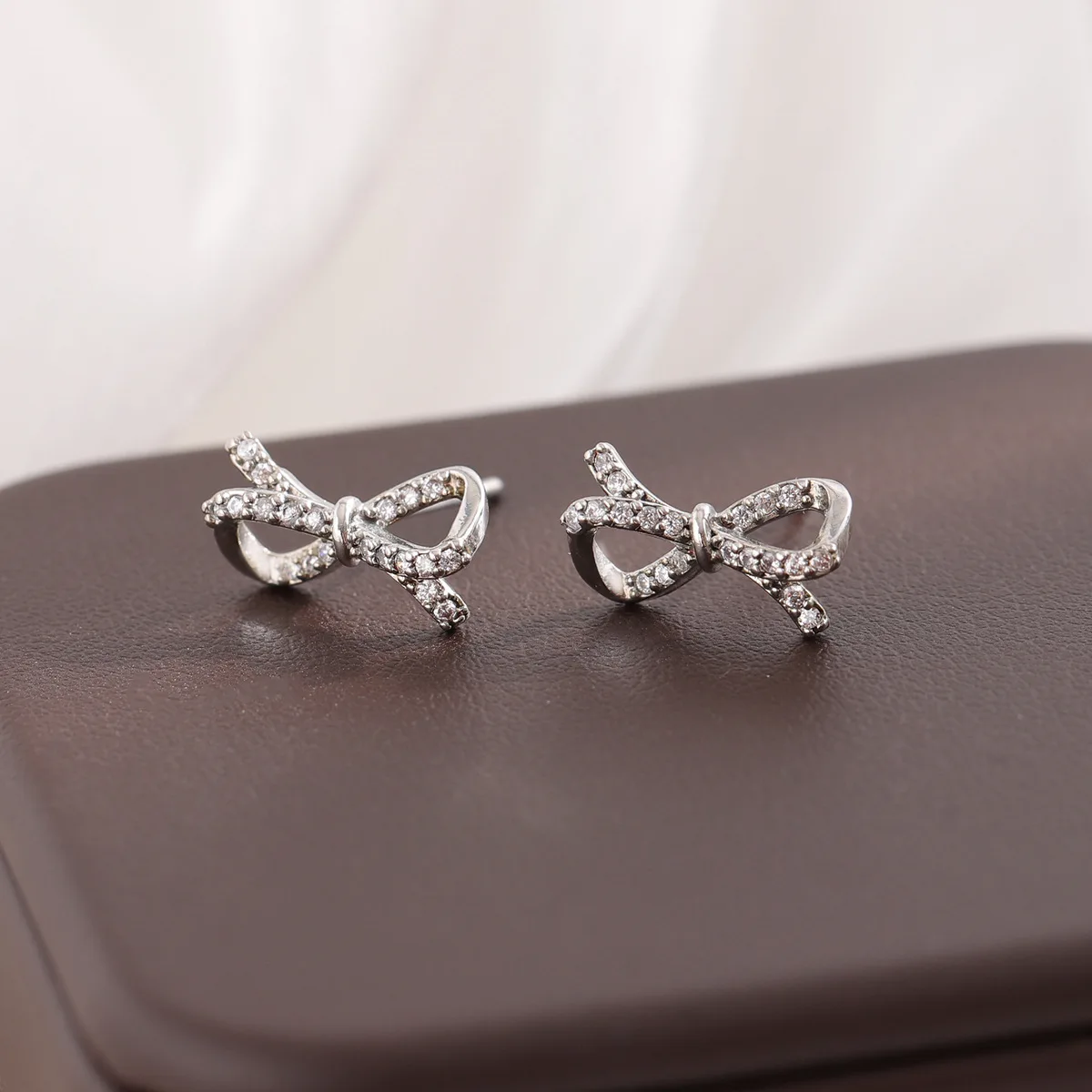 Neue Modische Strahlende Elegante 925 Sterling Silber Schmuck Schleife Süße Damen Kristall Zirkon Ohrringe E213