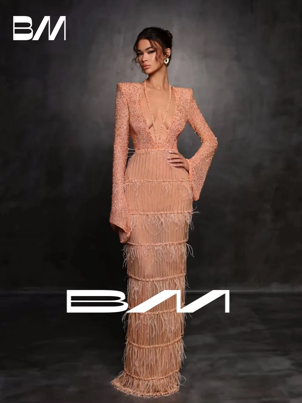 

Великолепное многоуровневое вечернее платье с V-образным вырезом, роскошное платье для выпускного вечера с расклешенными рукавами и перьями, с открытой спиной, праздничная одежда с жемчугом по индивидуальному заказу