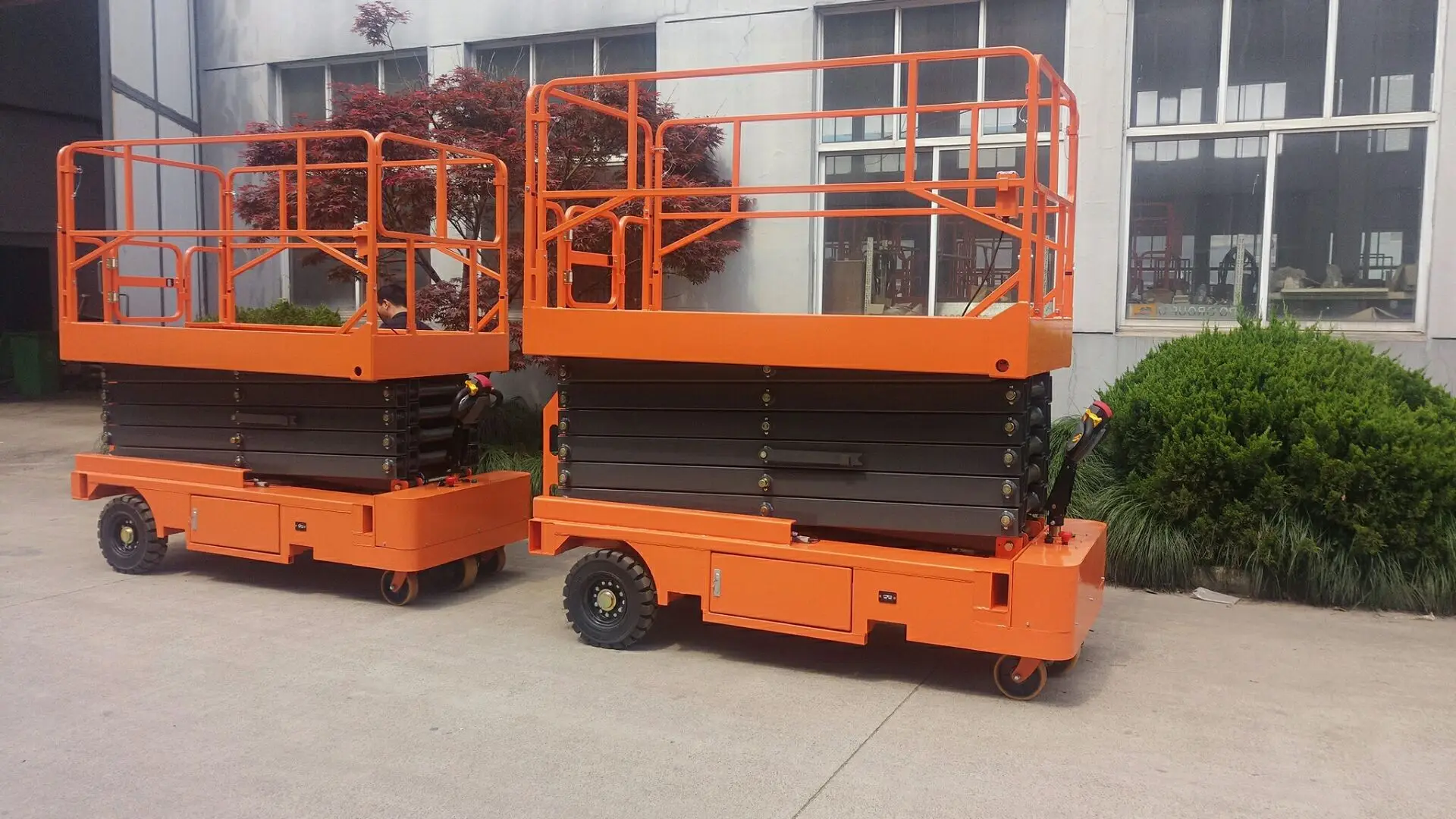 500KG Scissor Lift 6m 8m 10m 12m Elevated Work Platform Battery Self Propelled Scissor Lifter Platforms For Construction