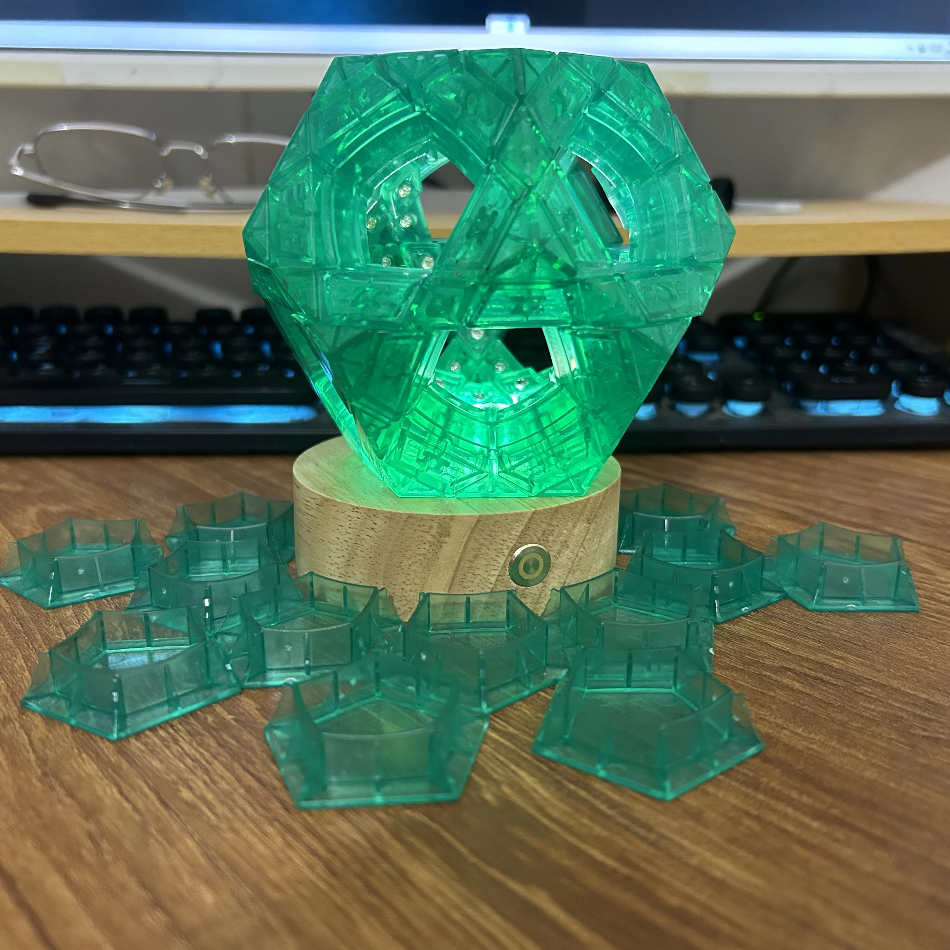 Limited Edition Green Cube Megaminx Cube Transparent Red Limited Edition Rare Collector's Edition Cube Magic Cube Puzzle Toy