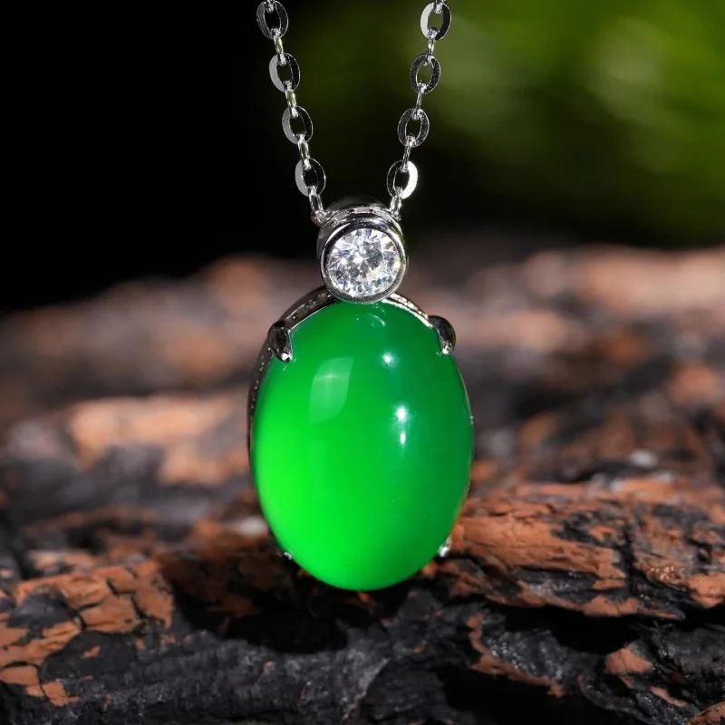 Hot-selling green pendant, high-quality ice jade agate inlaid with emerald-colored jadeite, factory direct
