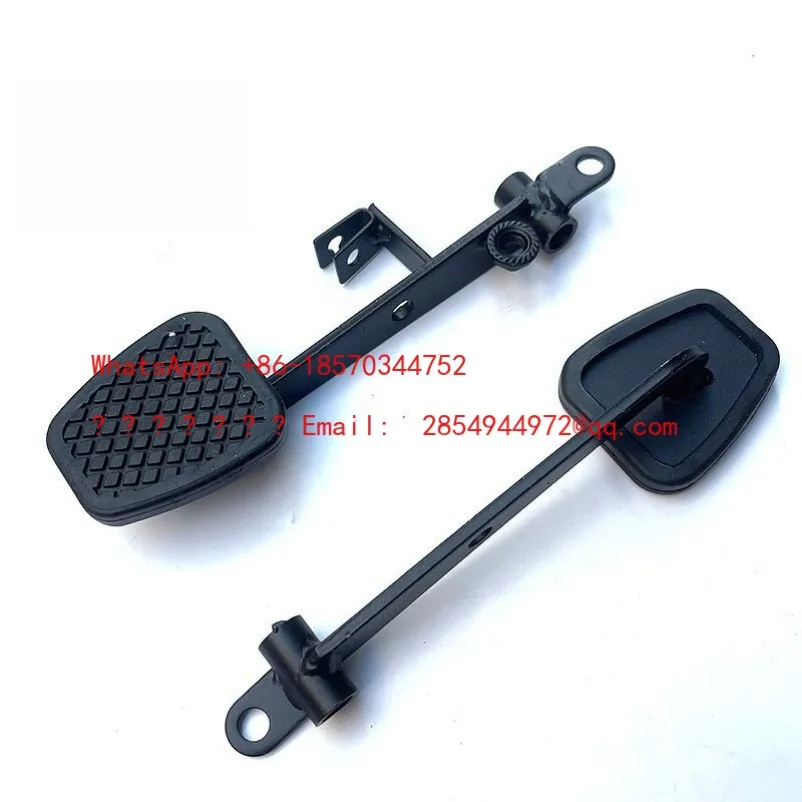 

Аксессуары для модифицированного дрифт-квадроцикла собственного изготовления: педали акселератора, тормоза и сцепления.