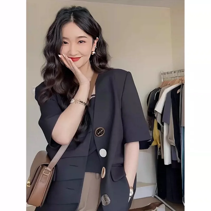 Women's Black Casual Short Sleeved Suit Jacket Women's 2024 Summer New Loose Versatile Design Unique top With a Sense of Niche