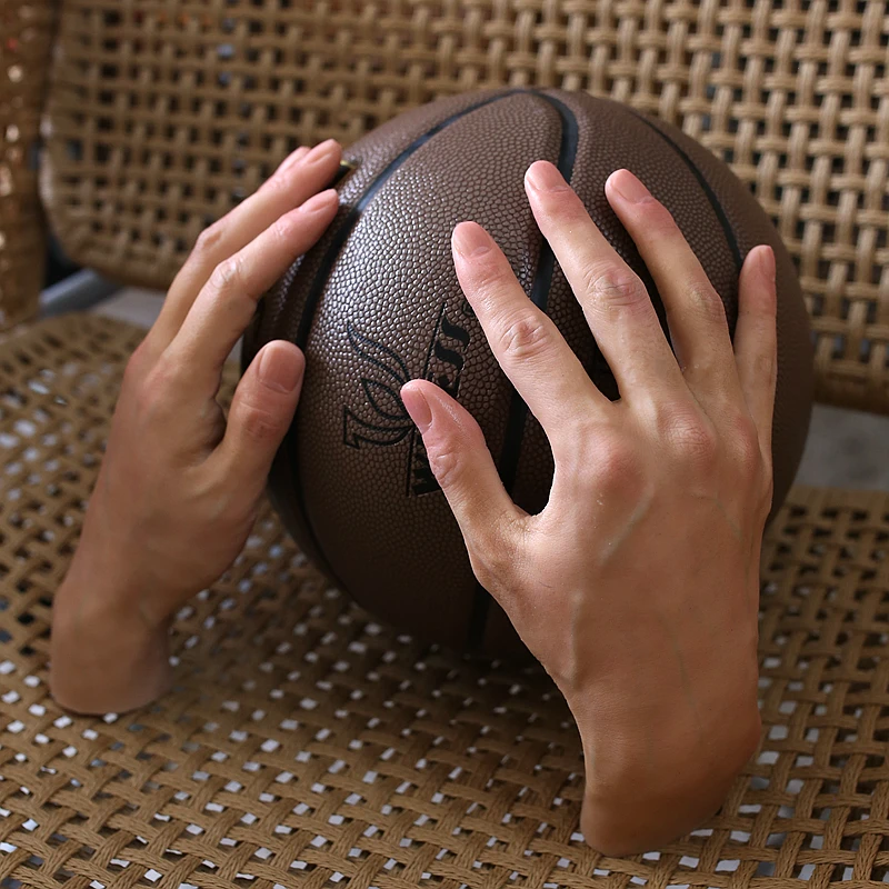 

Silicone Realistic Male Hand Moldel for Jewelry Watches Display Appreciation Version Sports Student Basketball Hand Pose DZS