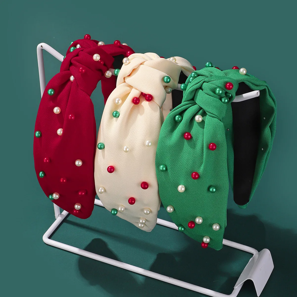 

Оптовые товары: Новые дизайны 2026 года, подарочные повязки на голову с бисером, широкие тканевые повязки, женские аксессуары для волос к Рождеству