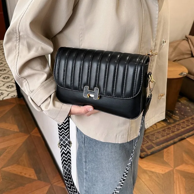 

Women's Handbag Retro Design Crossbody Bag Adjustable For Commuting Travel And Carrying Your Belongings