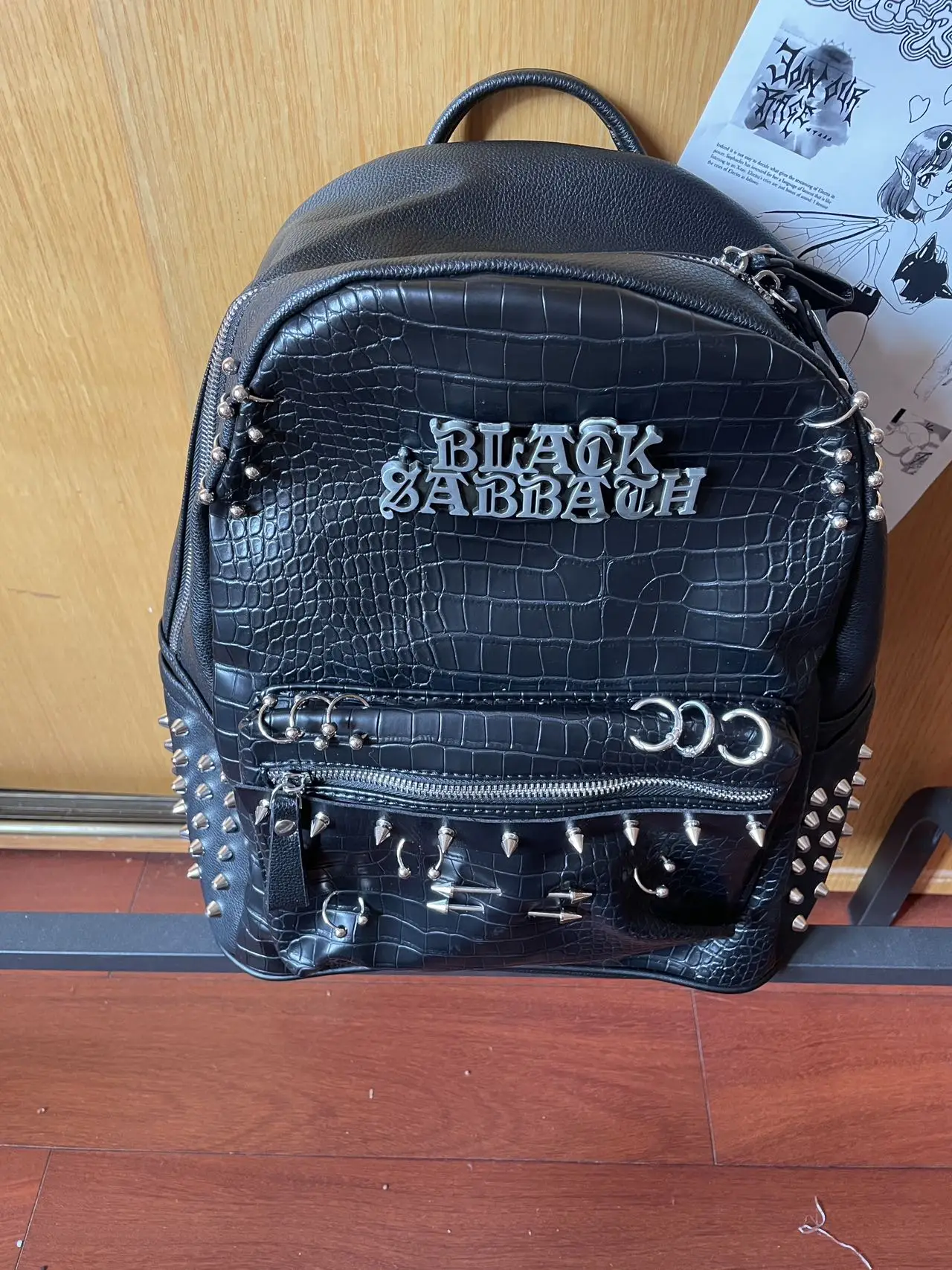 sac-a-dos-punk-tendance-en-similicuir-design-original-multi-poches-avec-rivets
