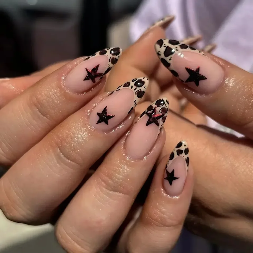 Uñas postizas largas puntiagudas con estampado de leopardo, decoradas con cerezas, flores, corazones y bailarinas, estilo almendra 4