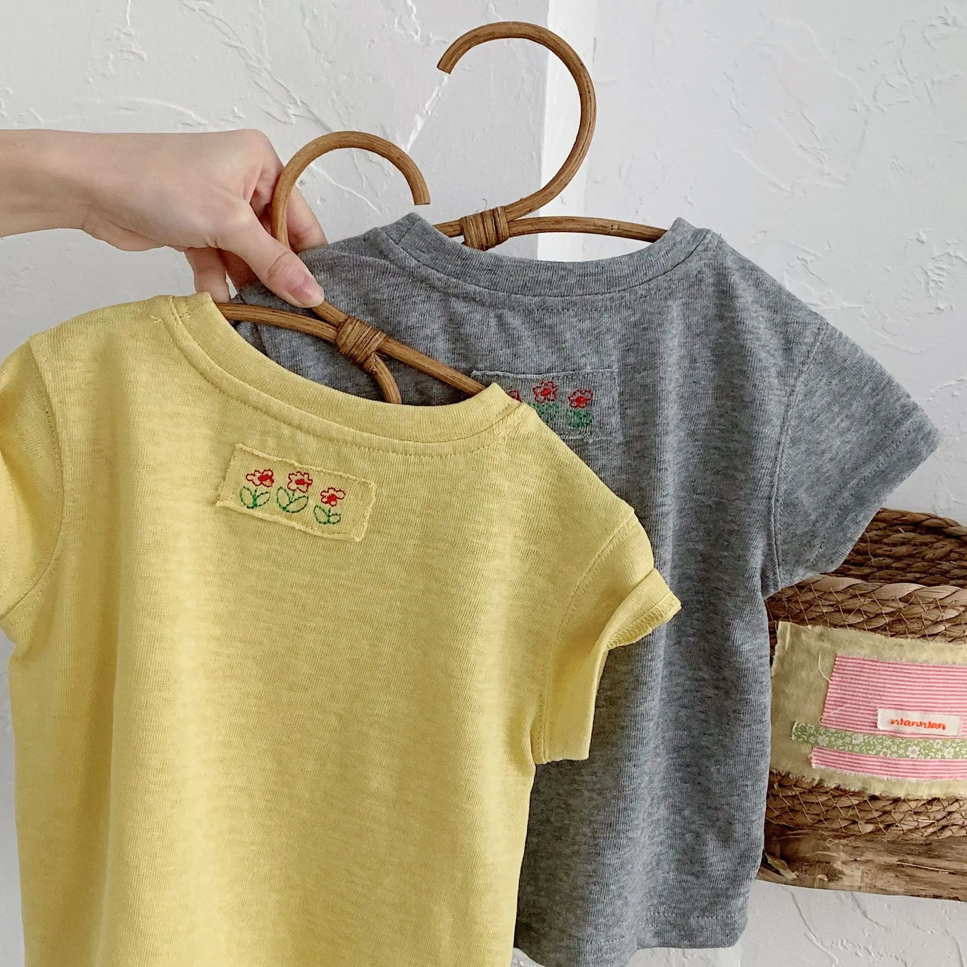 2026 Summer New Girl's Cotton Comfortable Short Sleeve Girl Baby Back Small Flower Round Neck T-shirt Stylish