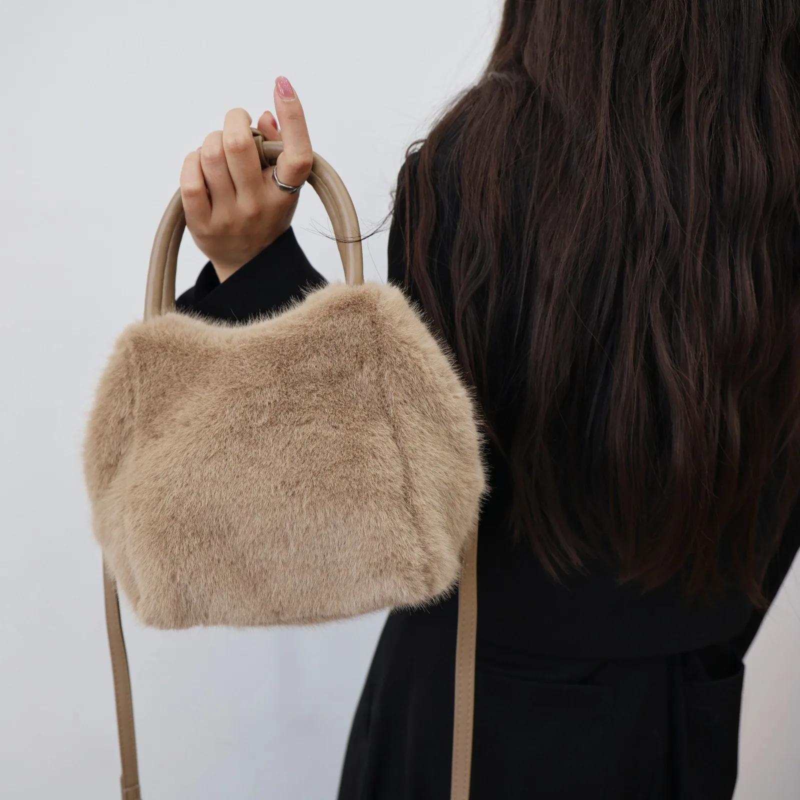 

Classic Autumn Winte Plush Handbgas For Women Retro Khaki Black Brown Daily Party Shoulder Bags Fashion Simple Small Handbag
