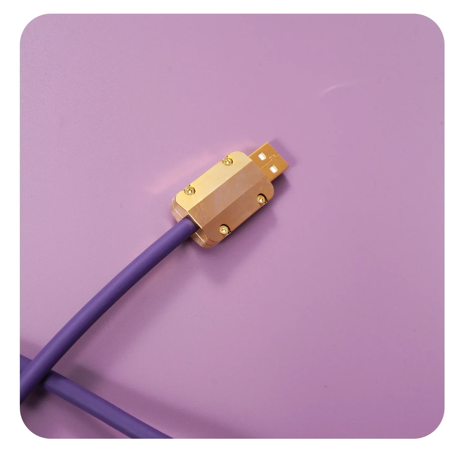 Customized computer mechanical keyboard data cable top configuration gold hardware super elastic rubber summary