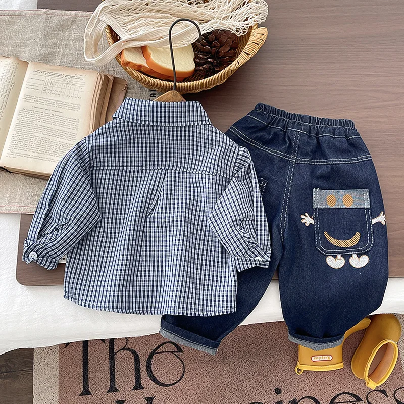 Baby plaid shirt and jeans two-piece set for boys, spring and autumn long-sleeve top with smiley face pants, infant set