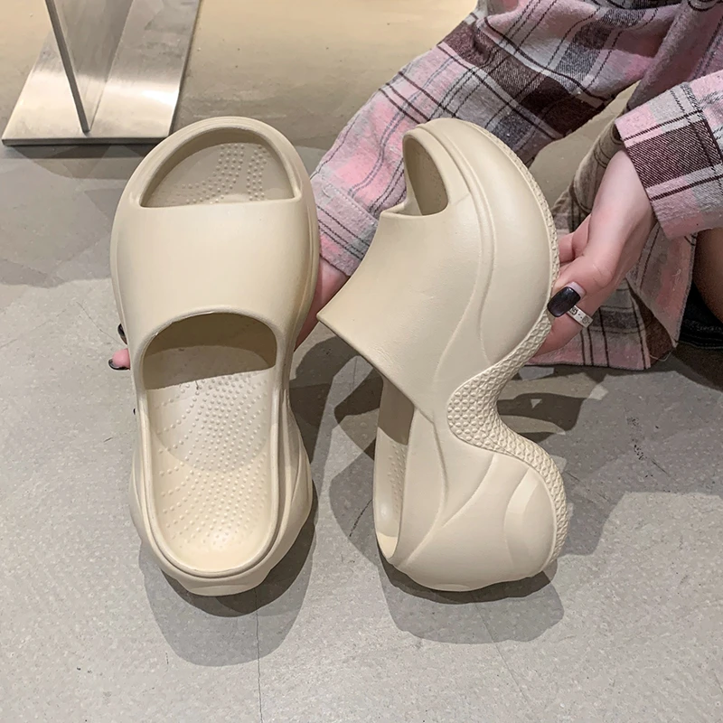 Casual Platform Thick-soled Slippers Woman Popular Design Shoes Non-slip Outdoor Slippers Unique Features Women Sandals 5478