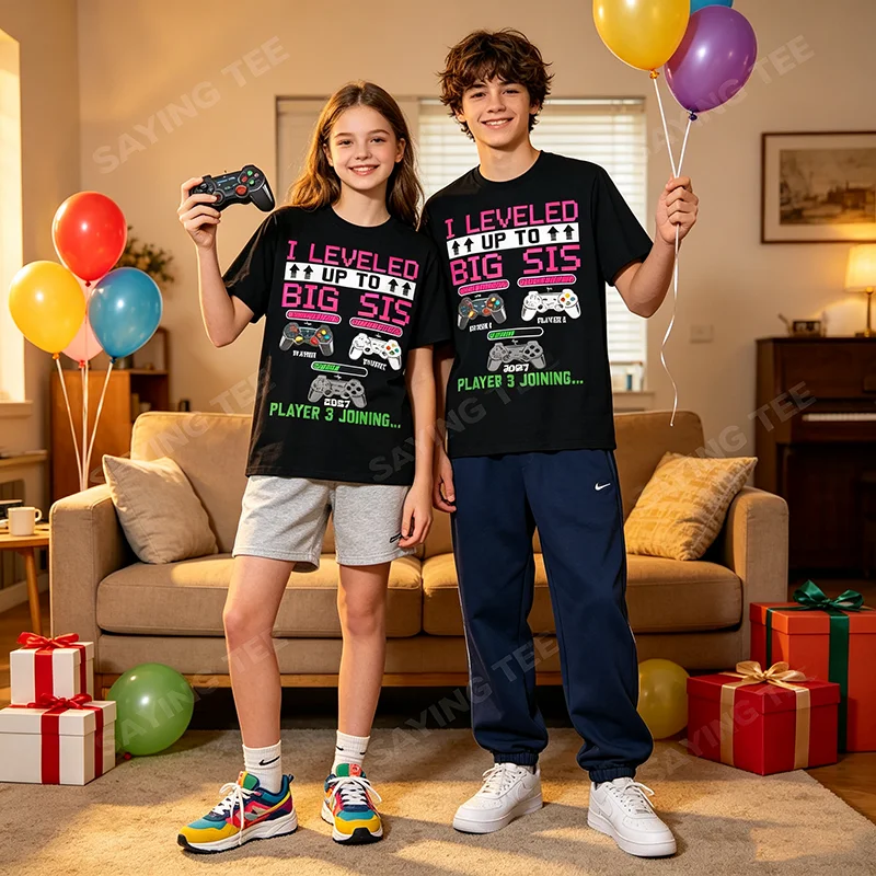 Leveled Up To Big Sister Again 2027 T-Shirt mit Aufschrift „Promoted To Big Sister“, Y2k Game Controller Gamer Saying Tee, Schwangerschaftsankündigung – Detail 3