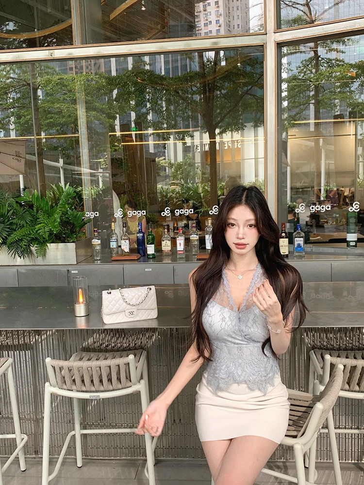 우아한 크로스 V넥 레이스 탱크탑 여성 패셔너블 상의 퓨어 디자이어 섹시한 가슴 노출 스트리머 의류 세트
