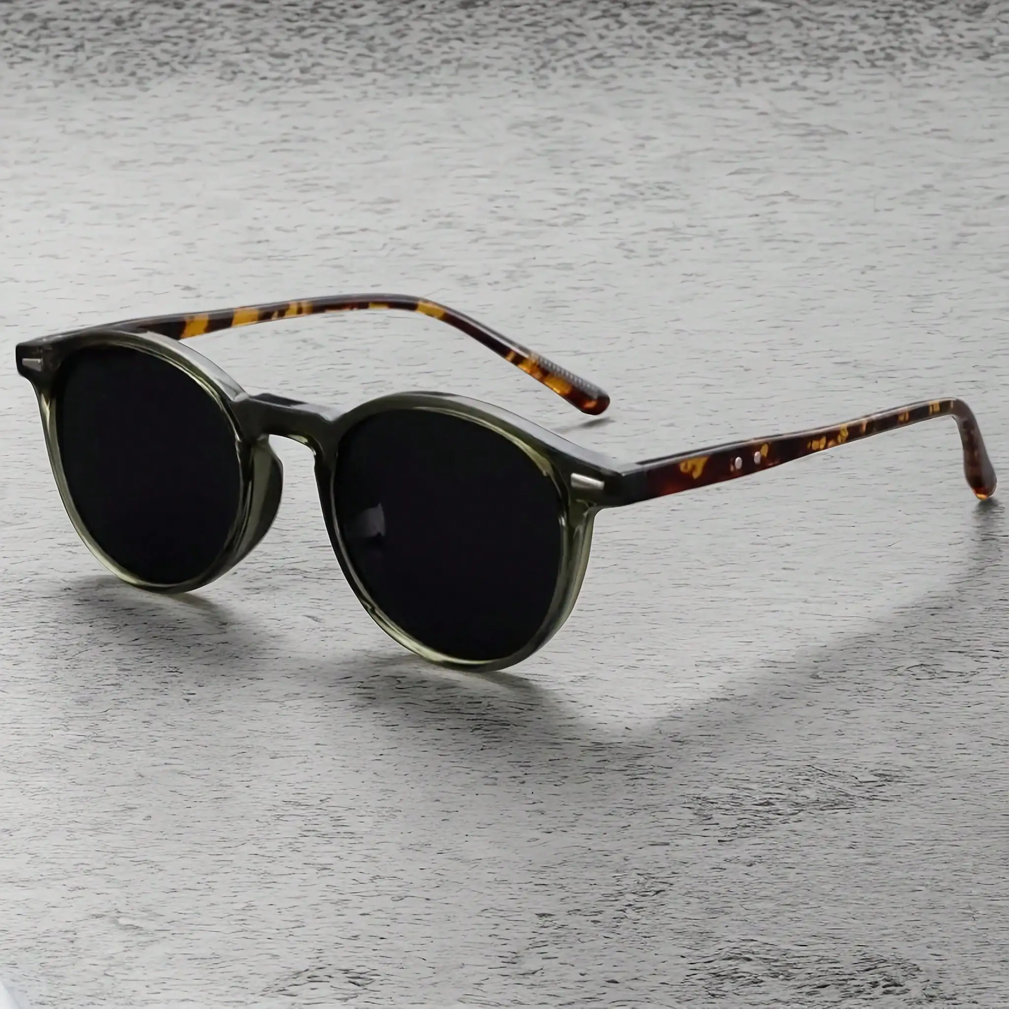 Oval Frame Sunglass…