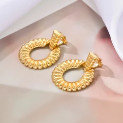 Fashion Geometric Oval Thread Texture Clip on Earrings Retro Round Hollow Pendant Earrings for Women party Jewelry Gift