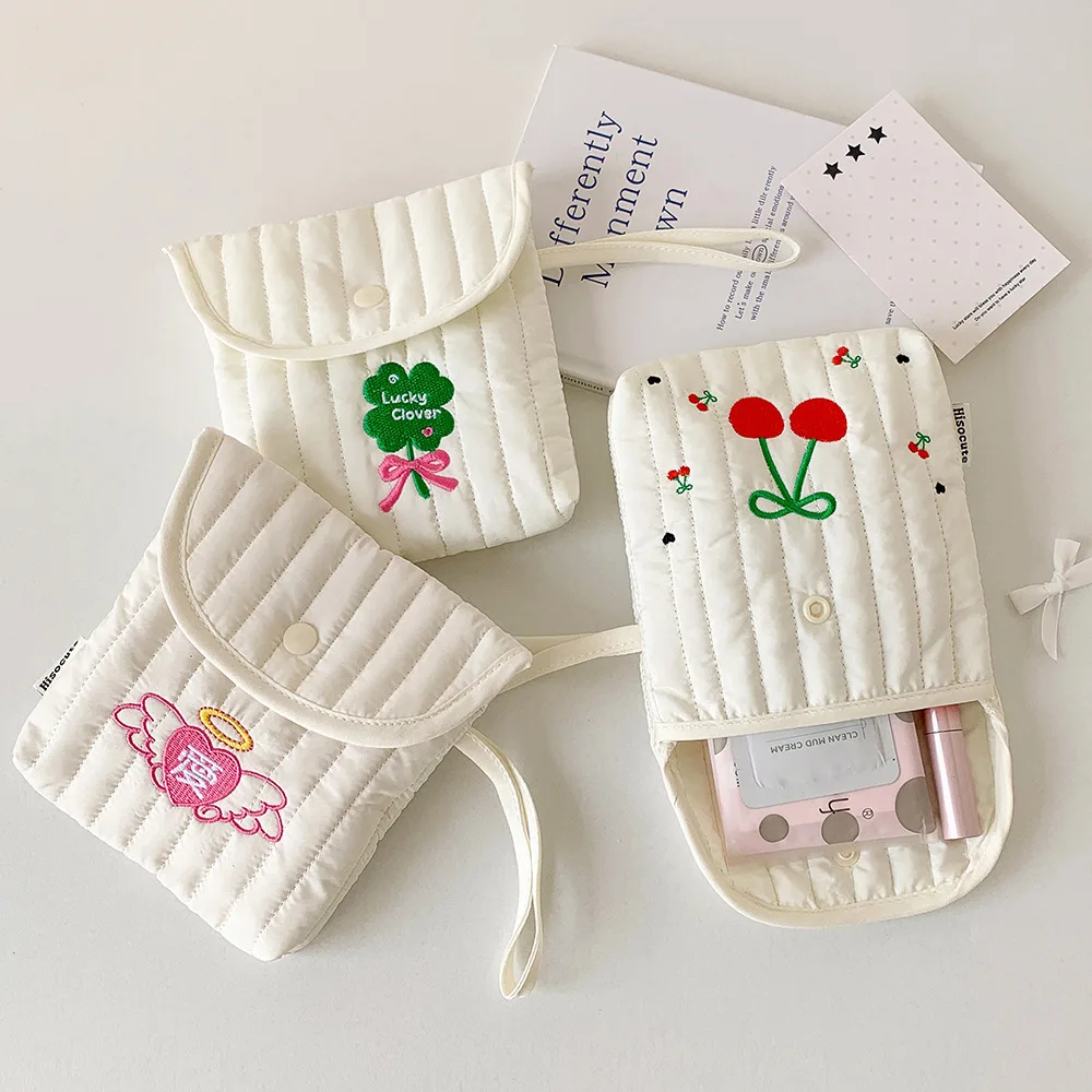 كريمي أربع أوراق البرسيم وسادة صحية الحقيبة لطيف الفتيات المحمولة حقيبة الحيض طالب الجمالية ماكياج المنظم