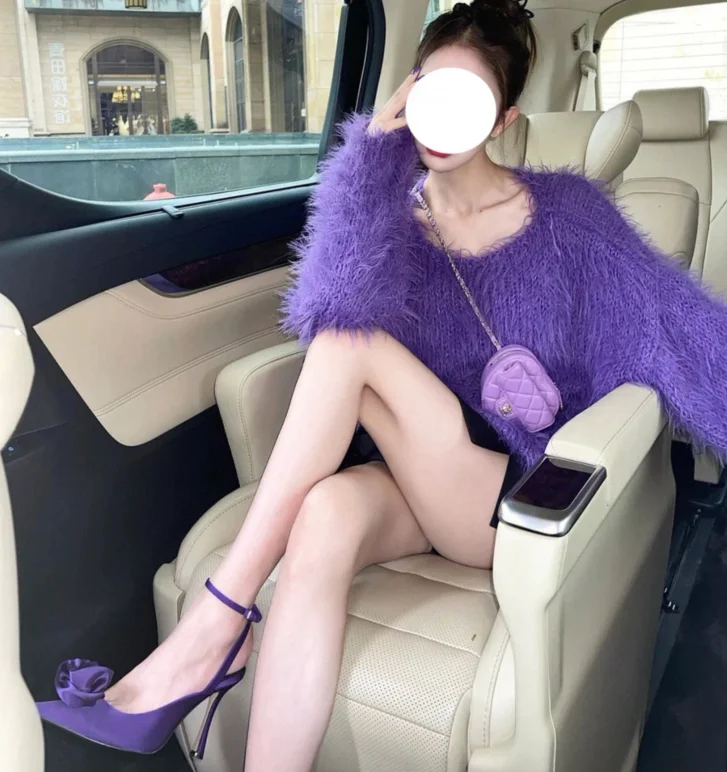 セクシーな紫色のニット肩出しファーセーター秋冬通勤スリーブロングスリーブラウンドネックミドル丈コート