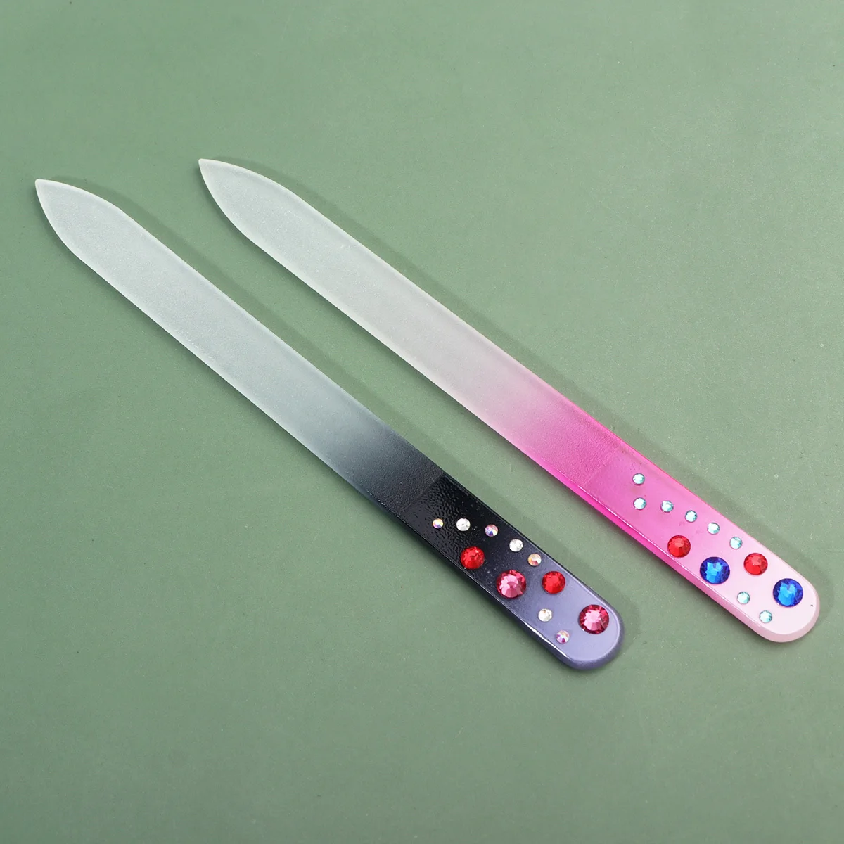 ตะไบเล็บแก้วหลากสี 2 ชิ้น ทนทาน ใช้สำหรับทำเล็บมือ ดูแลเล็บมือ ใช้ได้ทั้งที่บ้านและร้านเสริมสวย อุปกรณ์ดูแลเล็บมือ