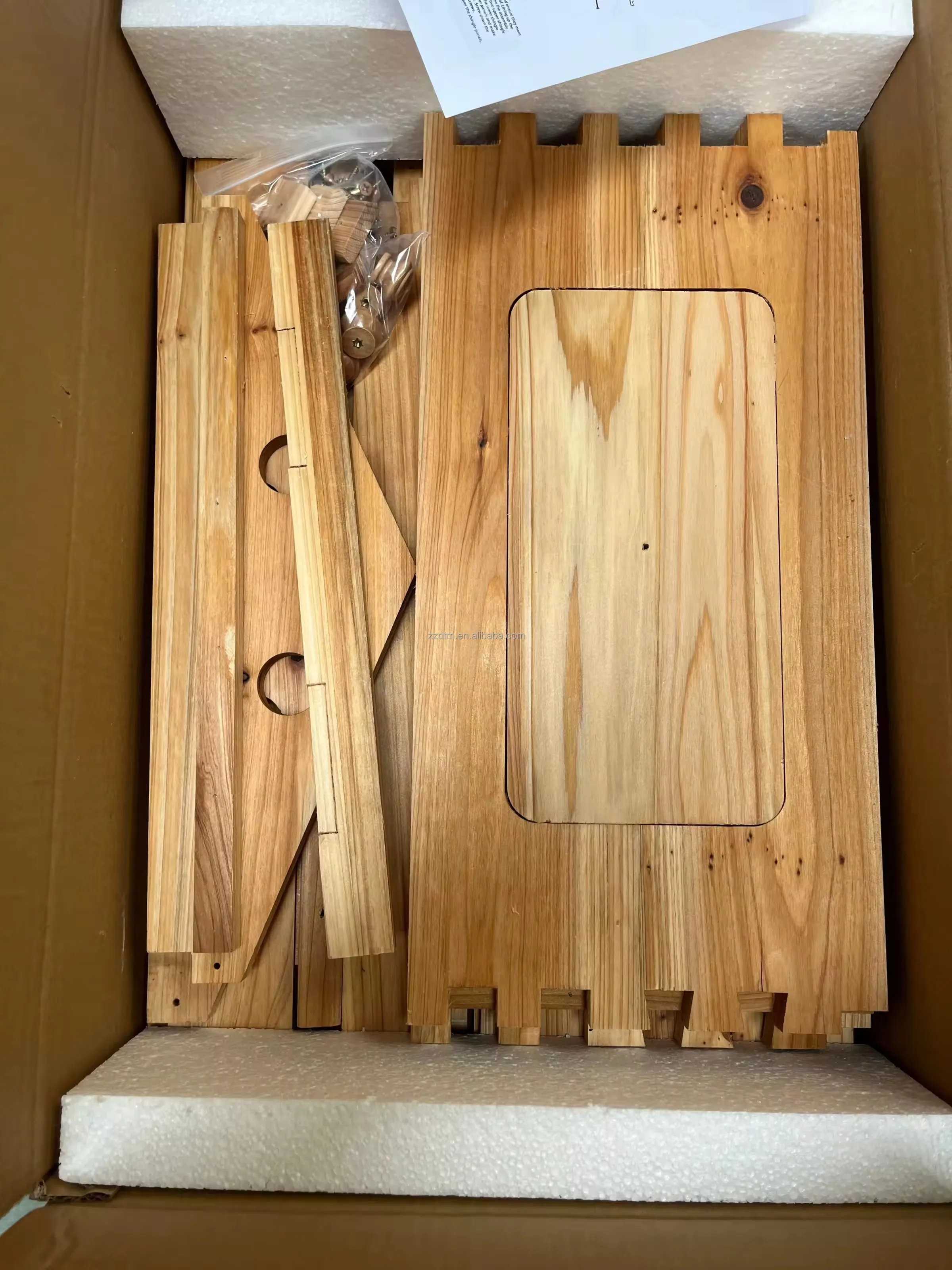 

2026 High-Quality Eco-Friendly Wooden BeehivesProfessional Automatic Flowing Beehive, 7-Frame Wooden Hive for Beekeepers and Hon