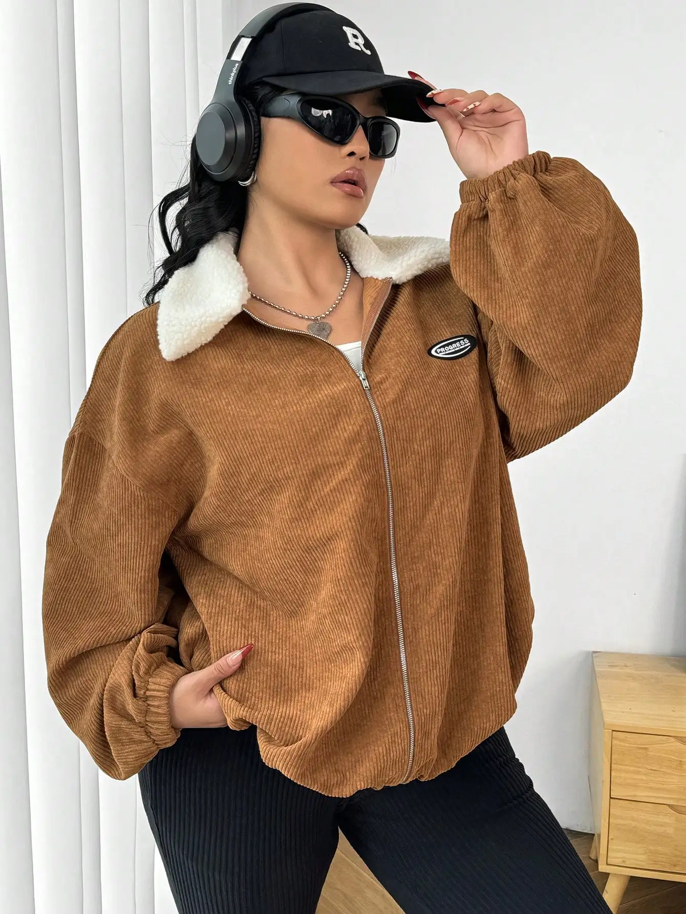 

Женская вельветовая куртка с воротником из искусственного меха, на молнии, повседневный стиль для осени и зимы