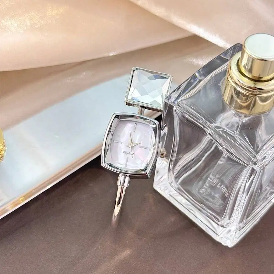 1pc Women's Square Rhinestone Slim Bangle Watch,Elegant Fashionable Minimalist High-End Luxury Quartz Watch