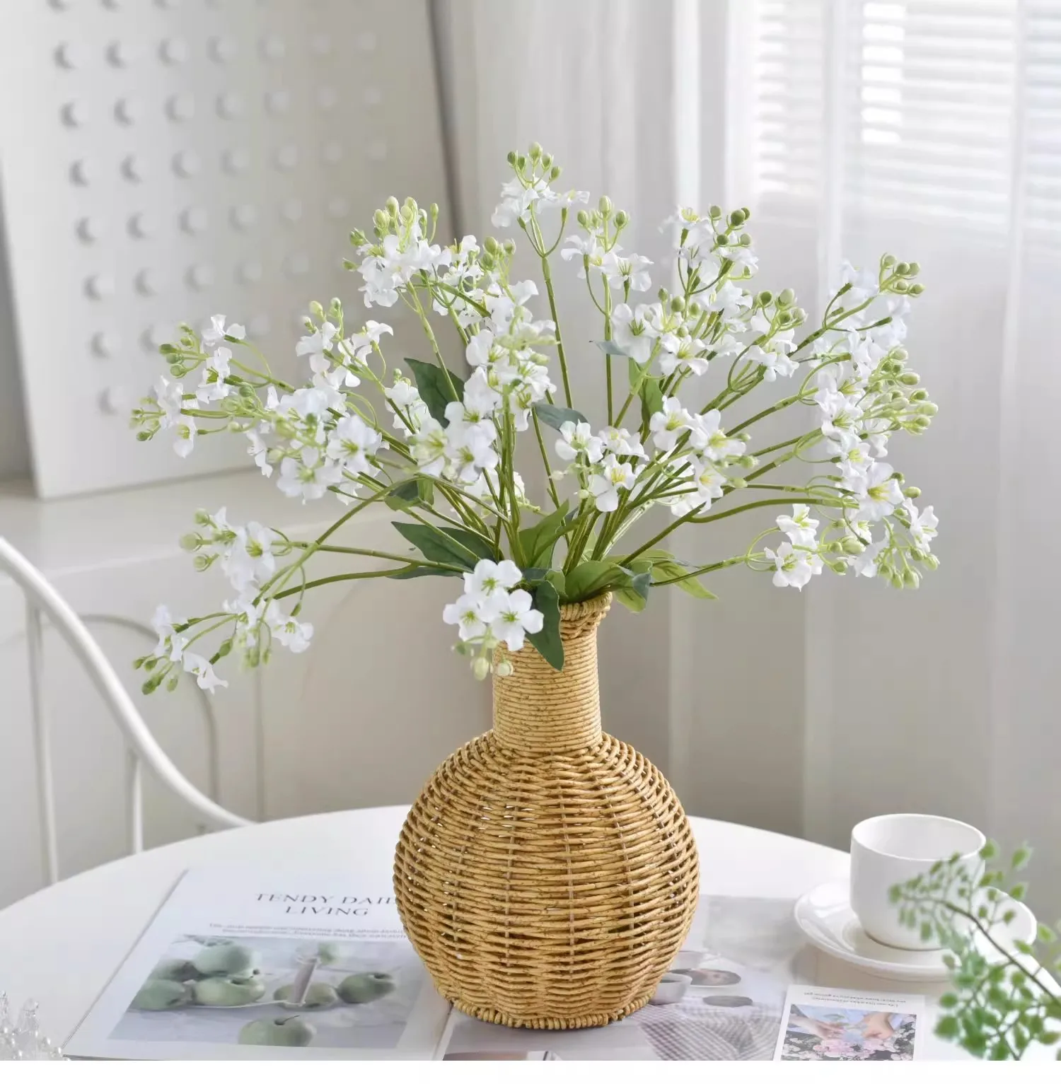 

Handwoven Dried Flower Holder Natural Looking Imitation Rattan Woven Vase for Home Office Tabletop Plastic Fllower Pot Ornament