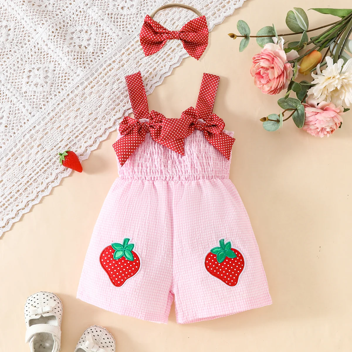 

Girls' Summer New Strawberry Rabbit Printed Cartoon Cute Hug One Piece Checkered Strap Shorts Decorative Bow Set