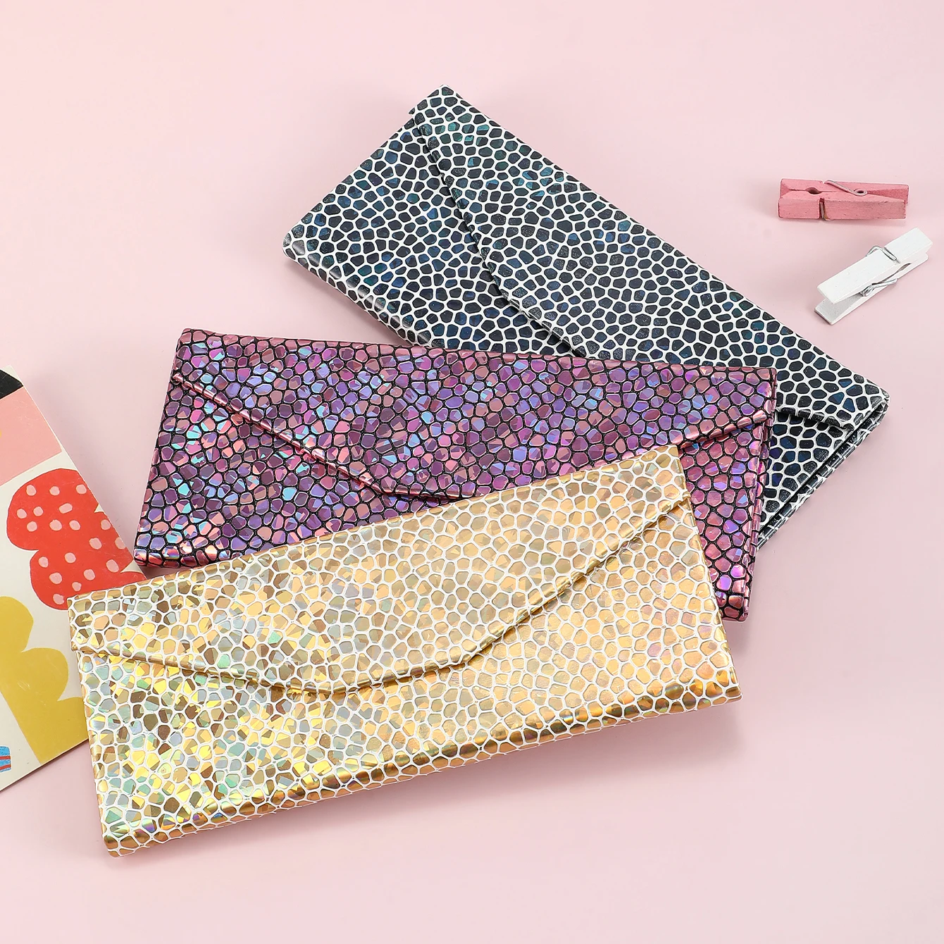 1pc Glitter Snake‑Pattern Glasses Case Portable Fold‑Over Hard Shell Eyeglass Storage Box for Women Daily Travel Outdoor Use
