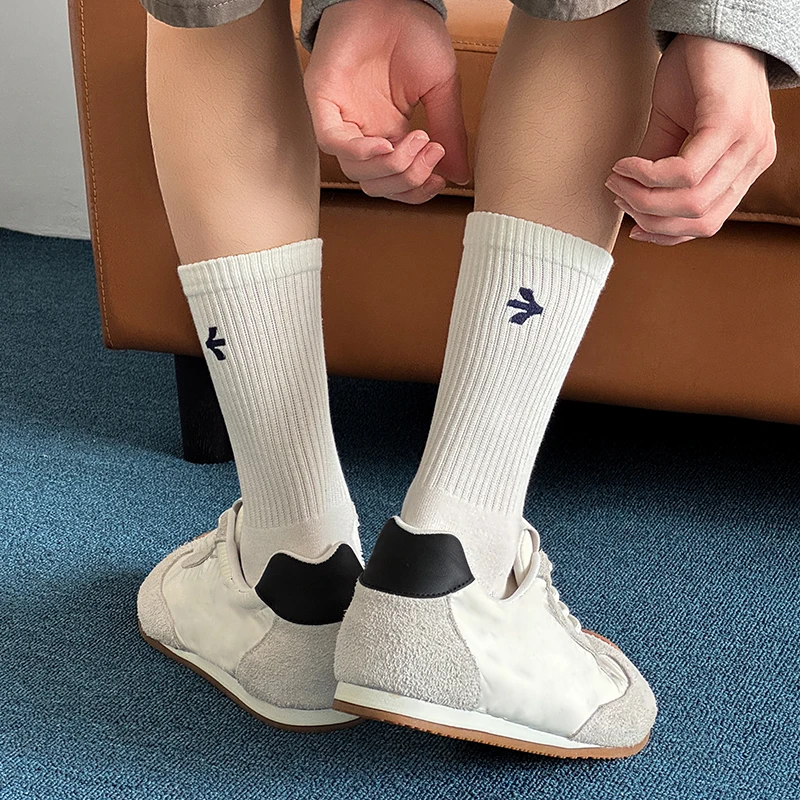 Men Socks New Autumn Simple Solid Color Casual Sports Socks Man Breathable Sweat Absorbing Elastic Long Socks Embroidery Daily