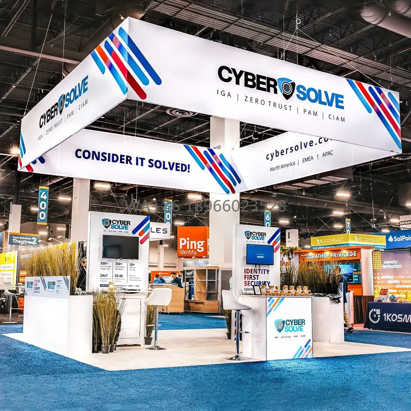 كشك عرض تجاري مضيء مقاس 20 × 20 قدمًا مع علامة معلقة كبيرة