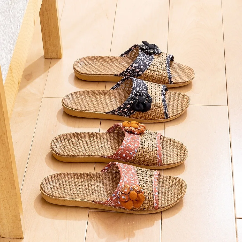 

Fashion Breathable Straw Plaited Slippers Flower EVA Bottom Linen Slippers Shoes Non-Slip Home Slippers Indoor