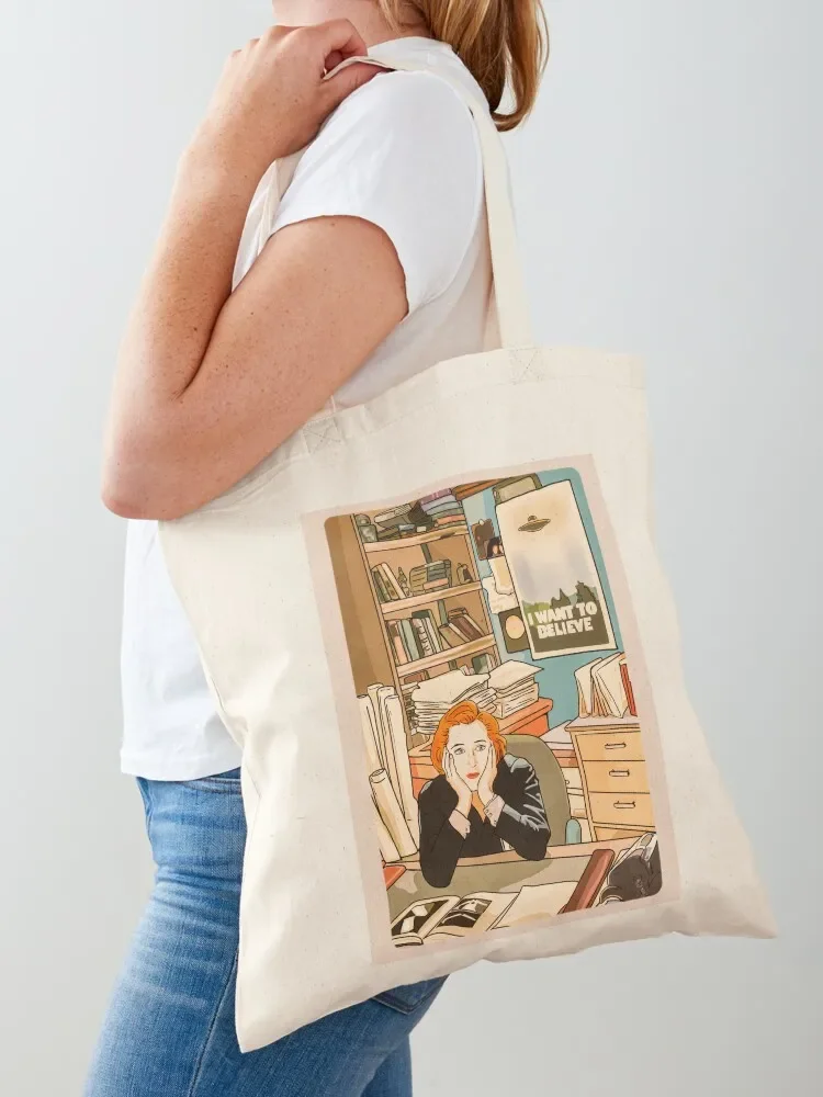 

The skeptical Dana Scully in the Mulder s office The X Files Tote tote female Eco women Shopper Shopper handbag canvas tote